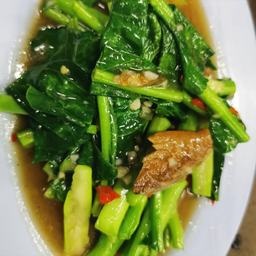 ผัดผักคะน้าปลาเค็ม