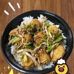 ข้าวยำไก่กรอบแซ่บ
