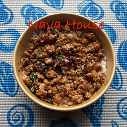 กะเพราหมูสับราดข้าว