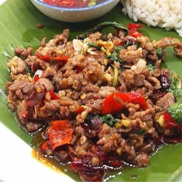 กะเพราเนื้อโคขุนสับ (กับข้าว)
