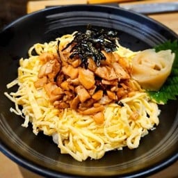 ข้าวหน้าปลาแซลมอนหมักเกลือย่าง