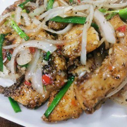 เนื้อปลากระพงพริกไทยดำ