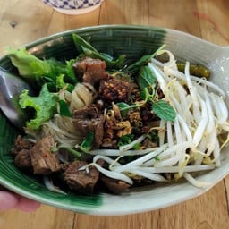ก๋วยเตี๋ยวเรือ ย๊กซาม สาขา 9