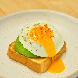 AVOCADO & EGG TOAST