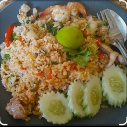 ข้าวผัดรวมมิตร