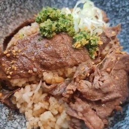 DR17 ข้าวผัดเนื้อกระเทียม