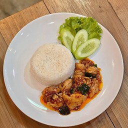 ข้าวไก่ผัดพริกแกง