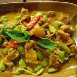 ไก่ผัดพริกแกงใต้ใส่หน่อเหรียง