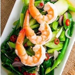 ยำคะน้ากุ้งสด