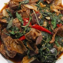 กะเพราหมูตุ๋น (กับข้าว)