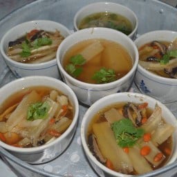 เถียนลี่ลี่ มิตรต้มตุ๋น ร่มเกล้า