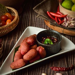 ลูกชิ้นแดงทอด (น้ำจิ้มเด็ด)