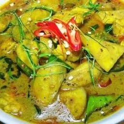 แกงกะทิไก่ใส่ลูกกล้วยดิบ