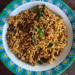 กะเพราะมาม่าหมู