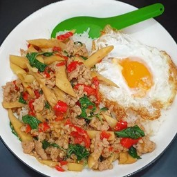 ผัดกระเพราหน่อไม้