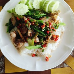 คะน้าหมูกรอบ