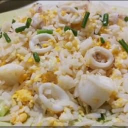 ข้าวผัดปลาหมึก