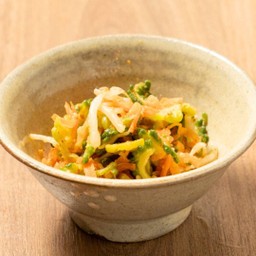 มะระและแครอทผัดน้ำมันงา