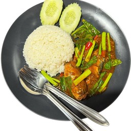 ข้าวเครื่องแกงปลากระป๋อง