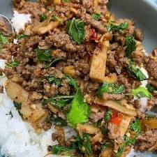 กะเพราหมูหน่อไม้ดองเป็นกับข้าว