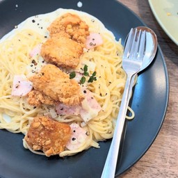 สปาเก็ตตี้ครีมซอสไก่ทอด