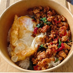 ข้าวกระเพราหมูสับเผ็ดจัดจ้าน