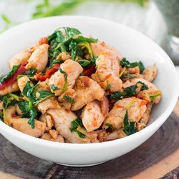 กะเพราไก่ กับข้าว