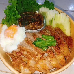 ข้าวเนื้อย่างจิ้มแจ่ว