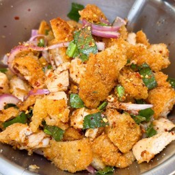 ยำไก่แซ่บ