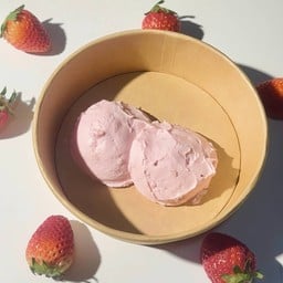 กรีกโยเกิร์ต รสสตอเบอรี่ ไซร์ L  ตามใจลูกค้า กรีก 2 ลูก เลือกผลไม้ + ท็อปปิ้งได้ 6 อย่างงับ แถมน้ำผึ้งงับ