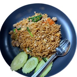 ผัดมาม่าหมูสับ