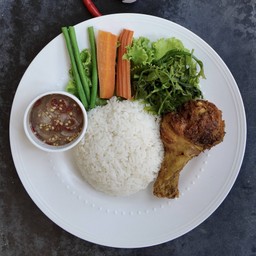 ข้าวไก่ทอดบูดู