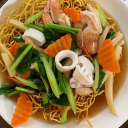 โปรสุดคุ้ม!ราดหน้าทะเล(หมี่เหลืองกรอบ) แถมฟรี! เครื่องดื่ม มูลค่า 45 บ.