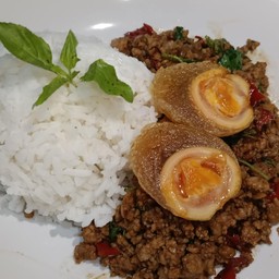 กะเพราไข่เยี่ยวม้า