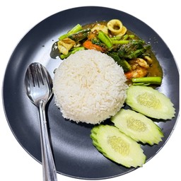 ข้าวเครื่องแกงทะเล