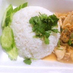 ไก่กระเทียมราดข้าว