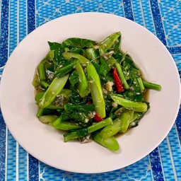 ผัดผักคะน้าปลาเค็ม