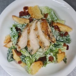 ซีซ่าสลัดอกไก่ (  Caesar Salad with Chicken Breast)