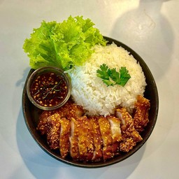 ข้าวหมูสามชันทอด