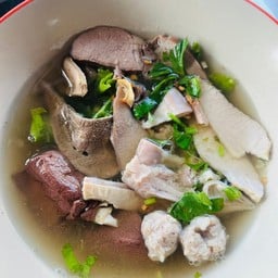 ต้มเลือดหมูเตาถ่าน เจ้าเก่าอยุธยา