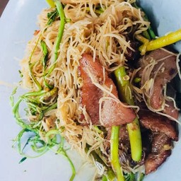 เส้นหมี่ผัดผักกระเฉด(จานใหญ่)