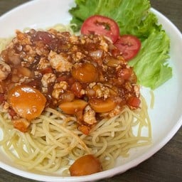 สปาเกตตี้ซอสมะเขือเทศไก่สับ