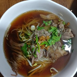 ก๋วยเตี๋ยวน้ำตกเนื้อเปื่อย