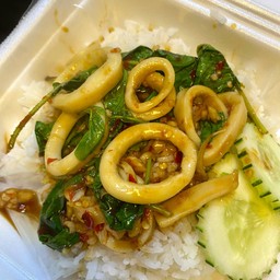 ข้าวกะเพราปลาหมึก