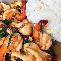 ข้าวกะเพราทะเล
