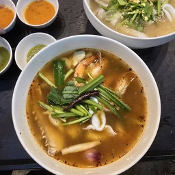 ข้าวต้มต้มยำทะเล