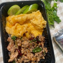 ยำใจใหญ่ กระเพรา ไข่ข้น ใจเด็ด