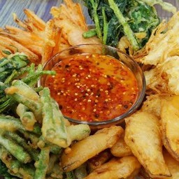 ผัก ชุบแป้ง ทอด จิ้มซอส