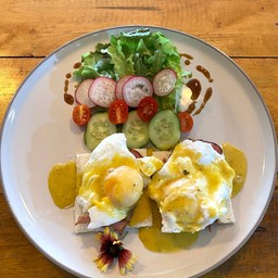 Eggs Benedict
