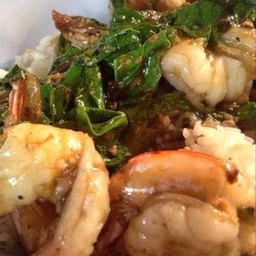 กระเพรากุ้งลายเสือ ราดข้าว